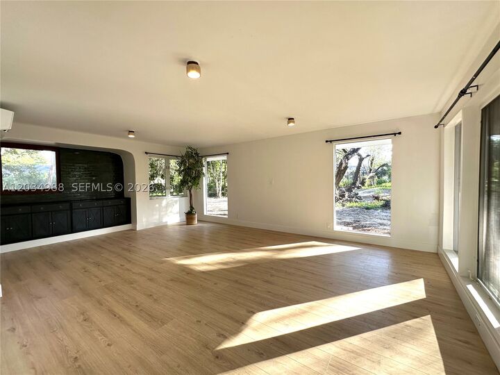 Property Photo: 17010 SW 77th Ave FL 33157