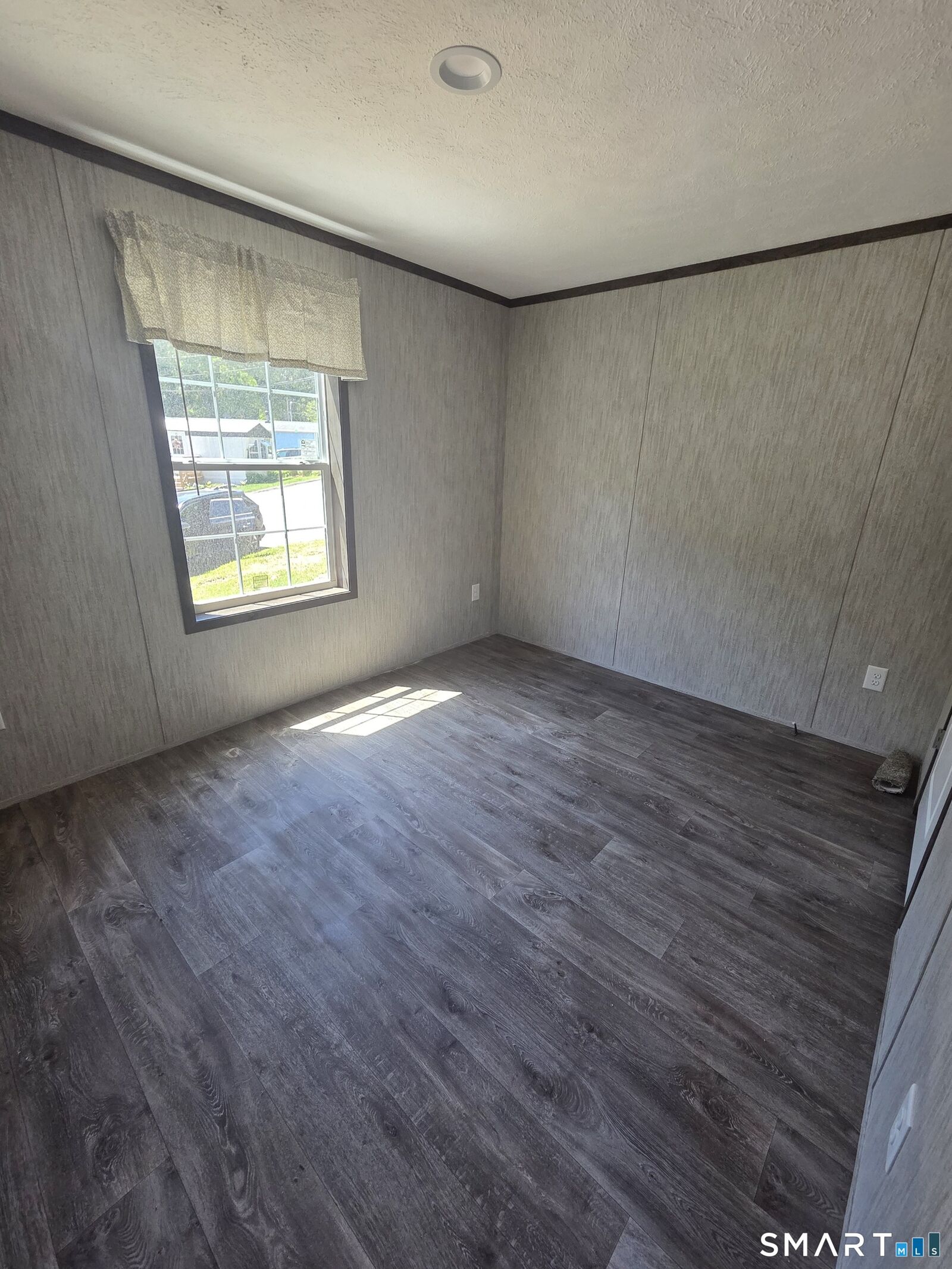 Property Photo:  