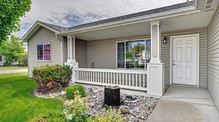 Property Photo:  4506 N Locust Ct  WA 99206 