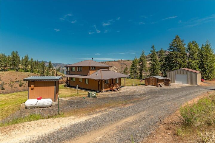 Property Photo: 28605 E Moonshine Bay Ln WA 99117