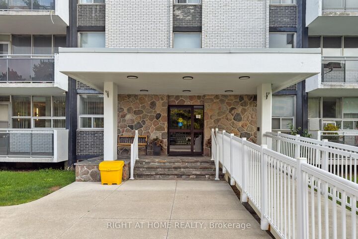 Property Photo: 151 Larose Avenue E 907 ON M9P 1B3