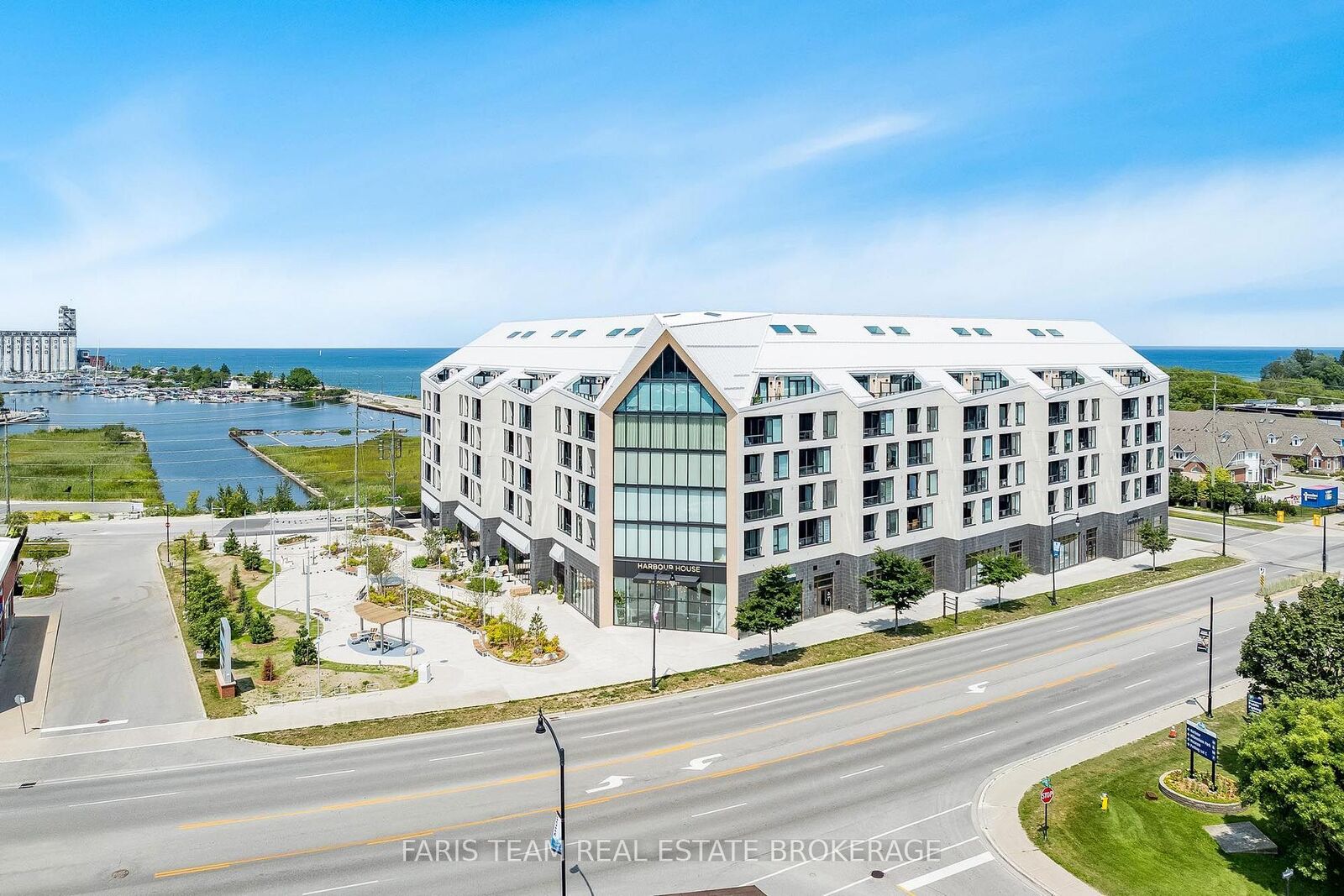 Property Photo: 31 Huron Street 611 ON L9Y 0E8