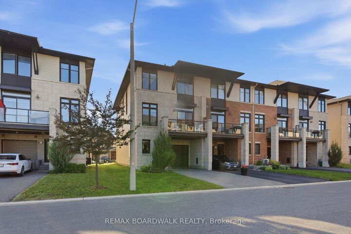 Property Photo: 543 Labrador Crescent ON K1T 0R4