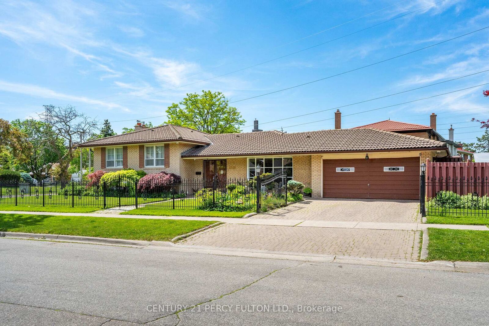 Photo de la propriété: 3500 Silverplains Drive ON L4X 2P4