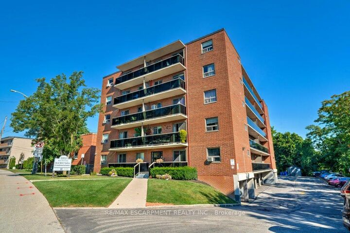 2373 King Street E 17 — photo 1
