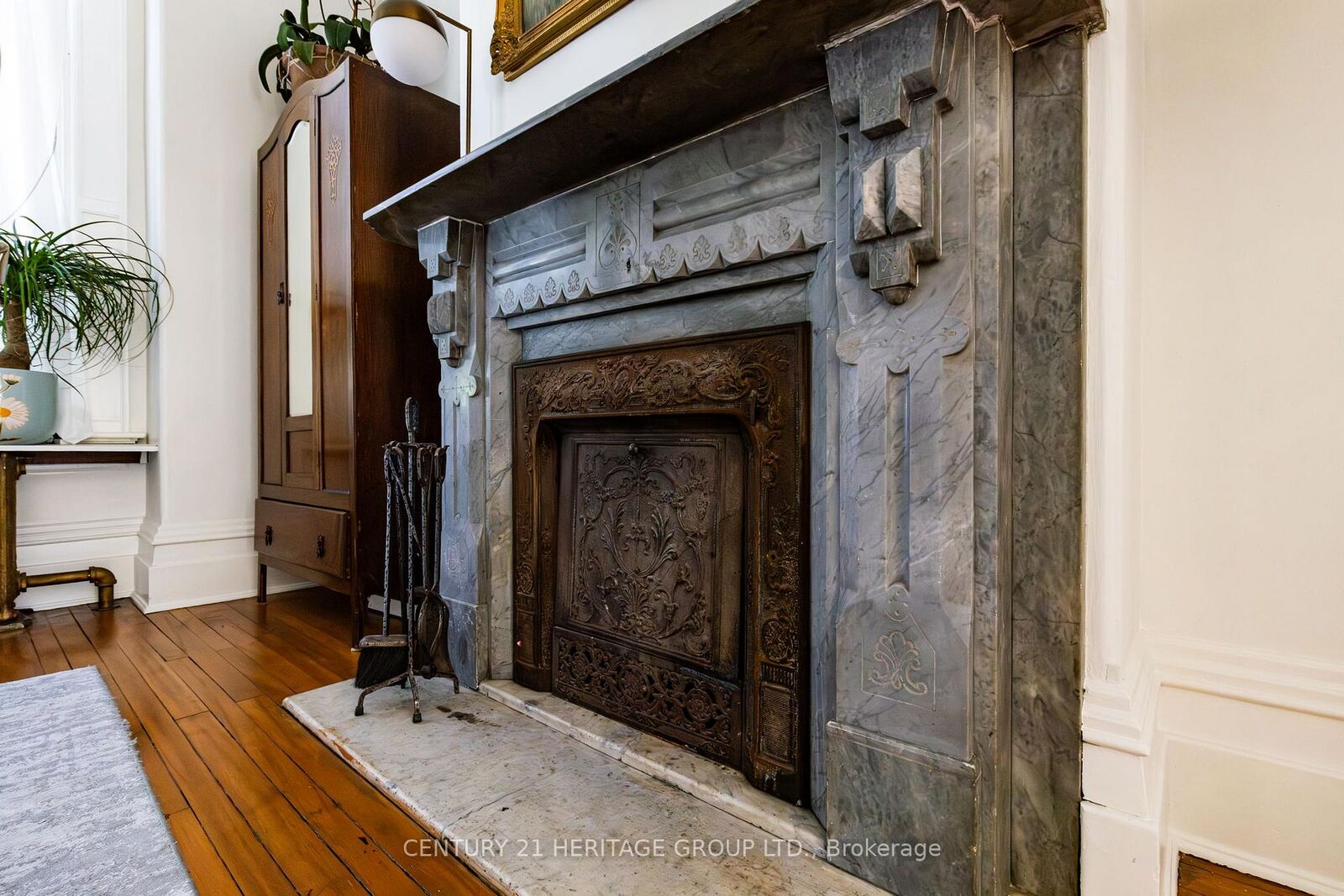 Photo de la propriété: 324 Delaware Avenue ON M6H 2T8