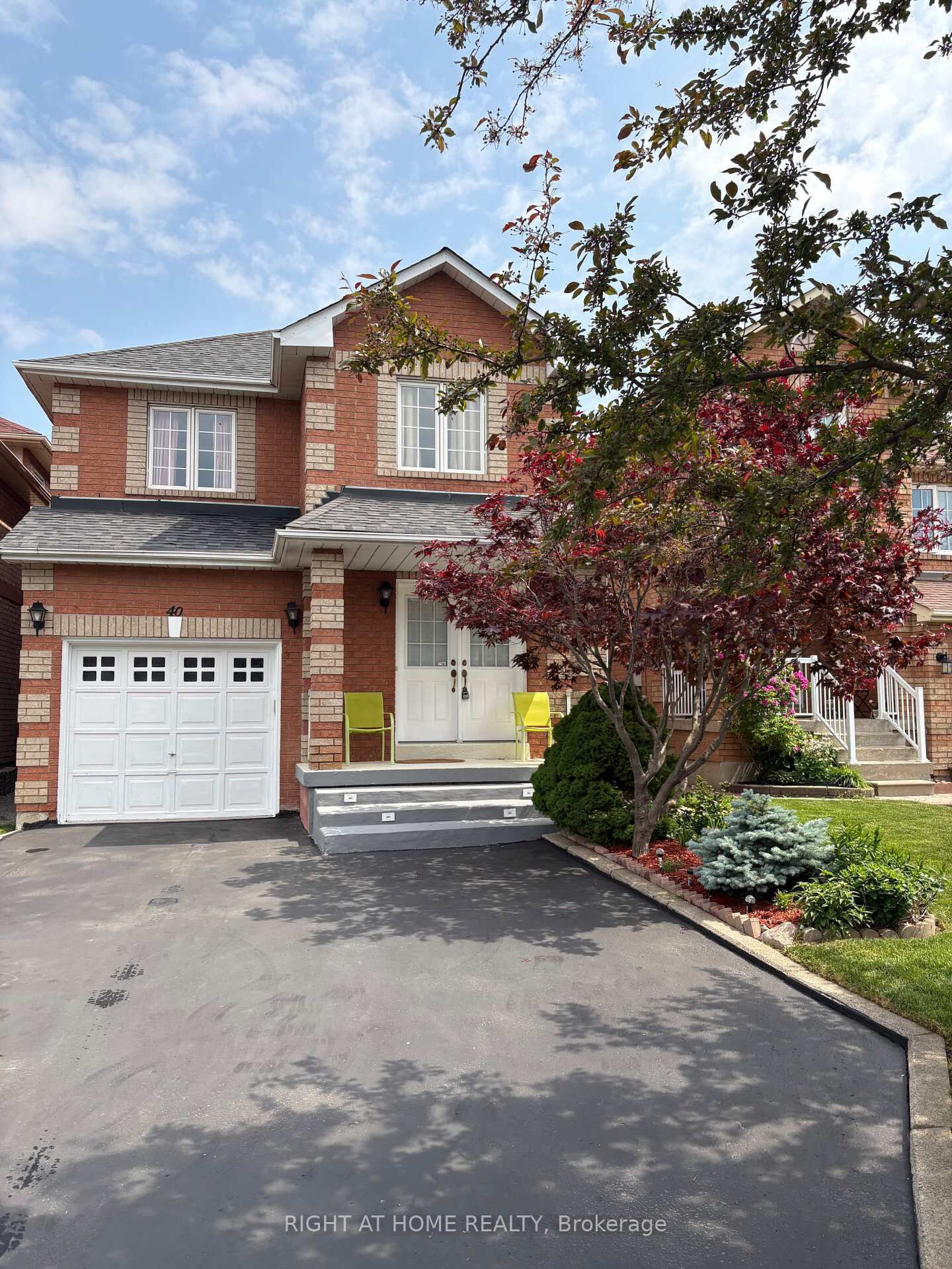 Property Photo: 40 Vogue Street ON L3S 4G5