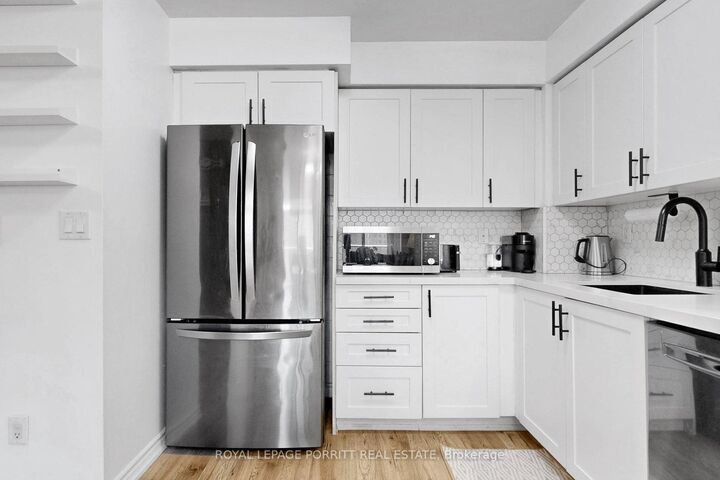 Property Photo: 3888 Duke Of York Boulevard 927 ON L5A 4P5