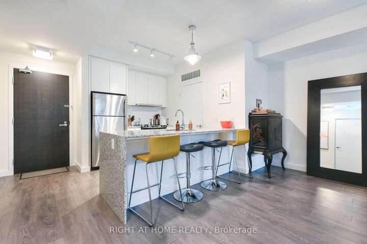 Property Photo: 5035 Harvard Road 101 ON L5M 0W7