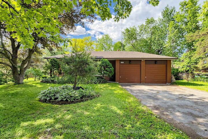 Property Photo: 5193 Aurora Road ON L4A 7X4