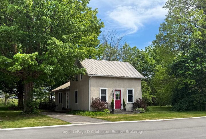 561 Wellington Street — photo 1
