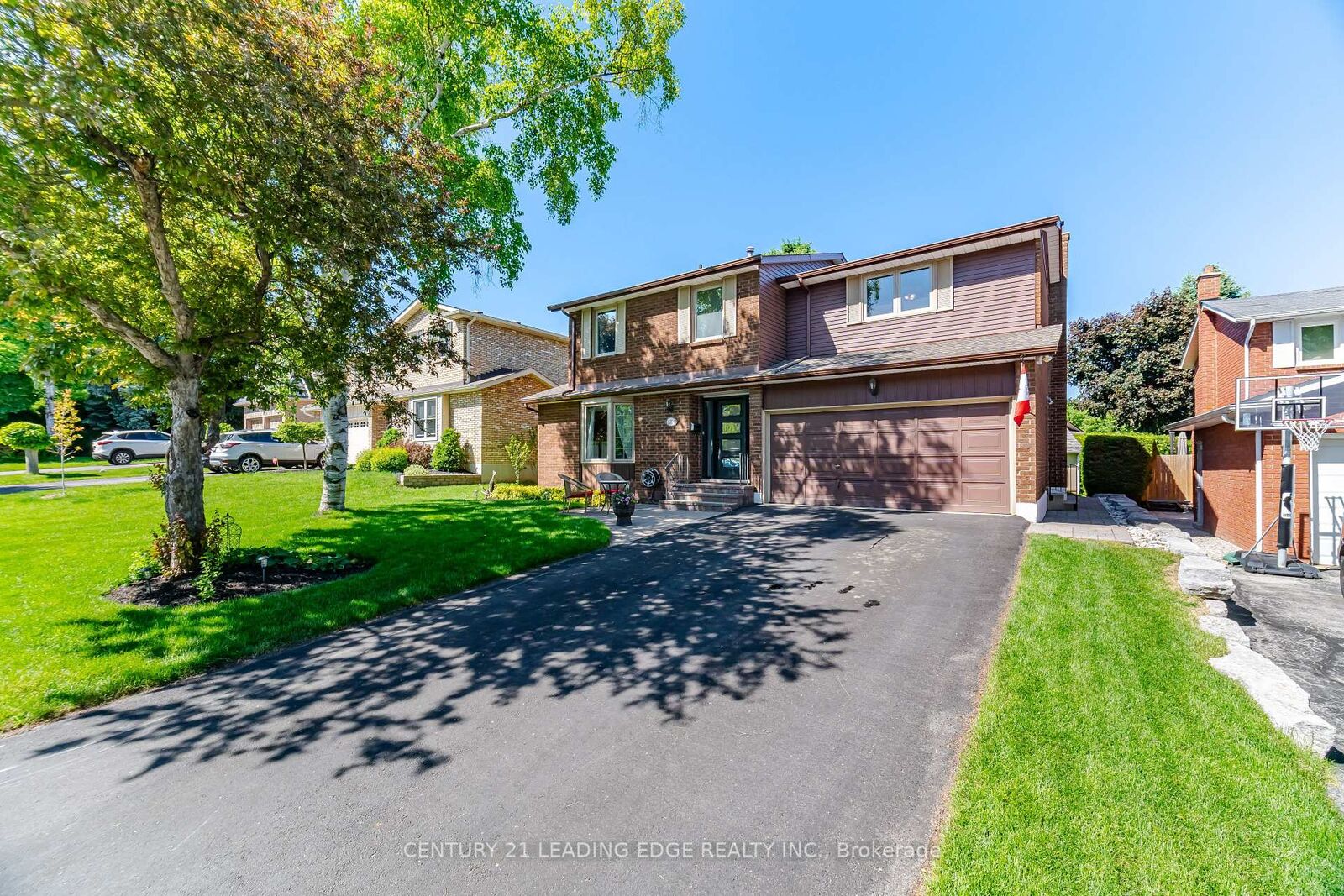 Photo de la propriété: 2203 Previn Court ON L7P 4J3