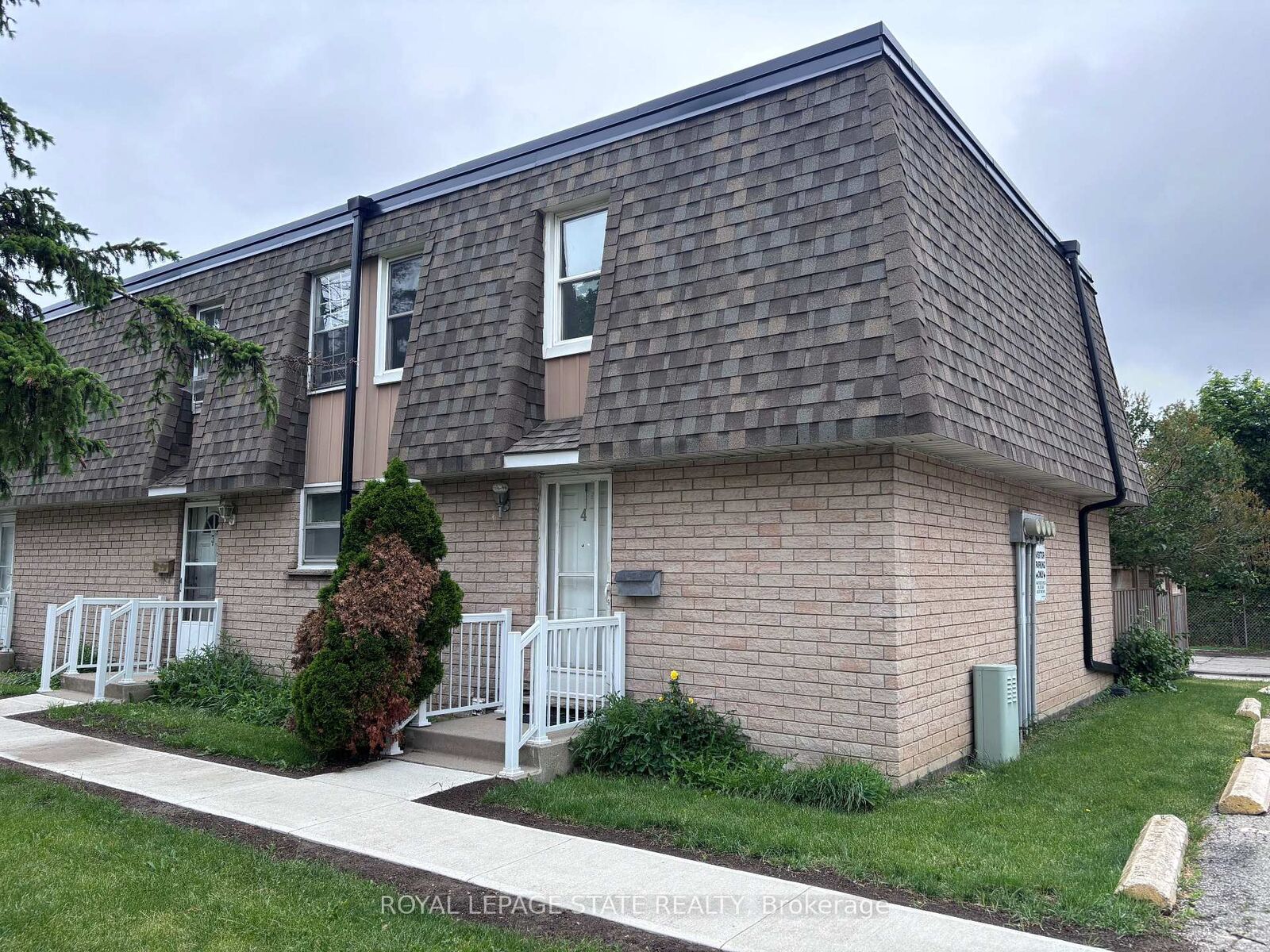 Property Photo: 153 Limeridge Road W 4 ON L9C 2V3
