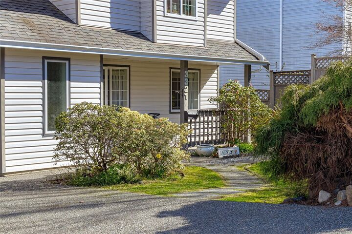 Photo de la propriété: 3321 Susan Marie Pl BC V9C 3V3