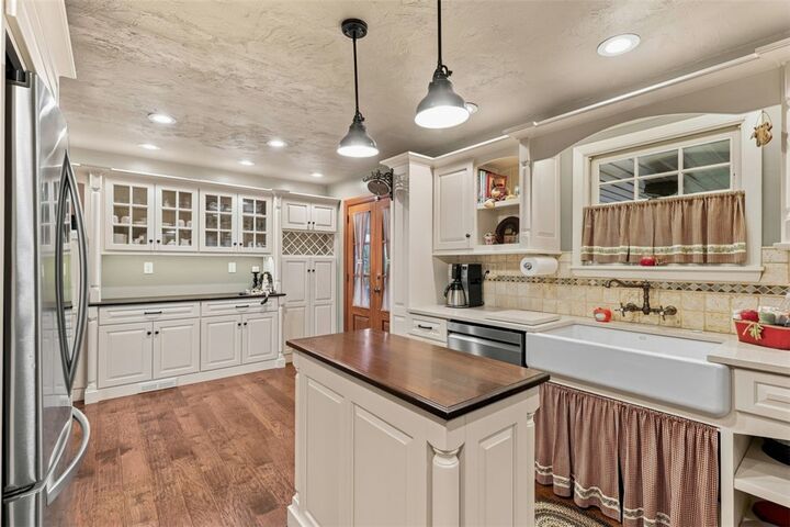 Property Photo:  1118 Flora St  PA 15212 