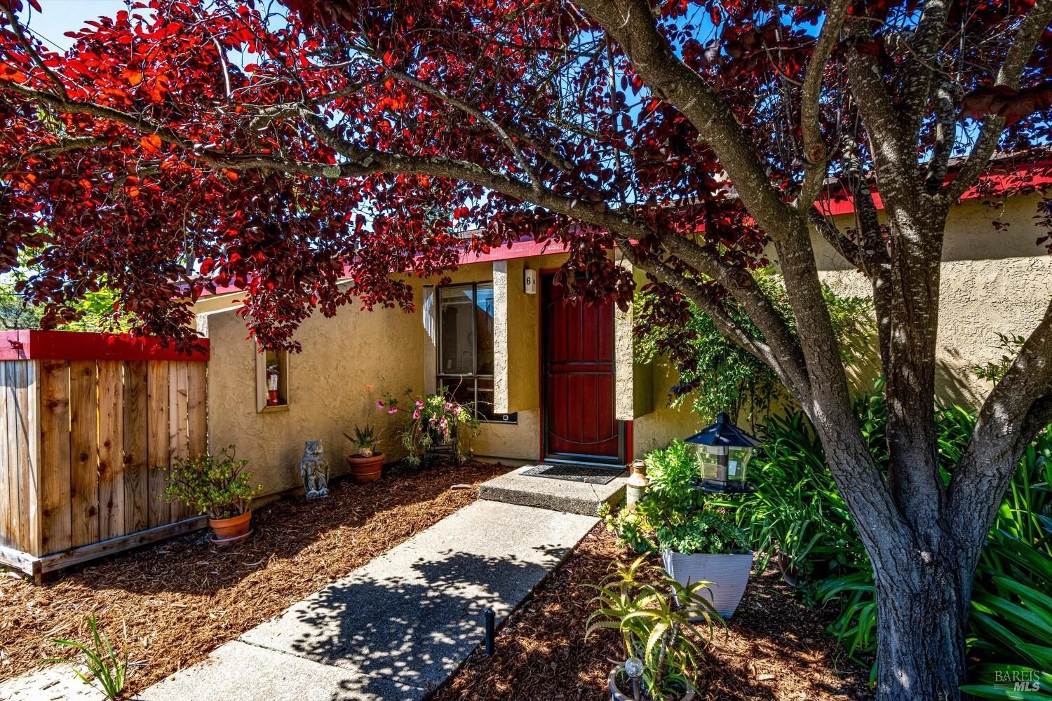 Property Photo:  6 Redwood Court 6  CA 95409 