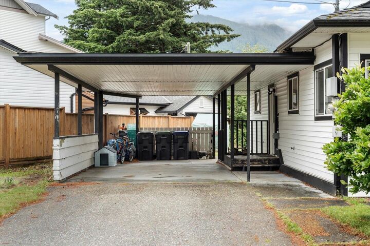 Property Photo: 439 5th Avenue BC V0X 1L0