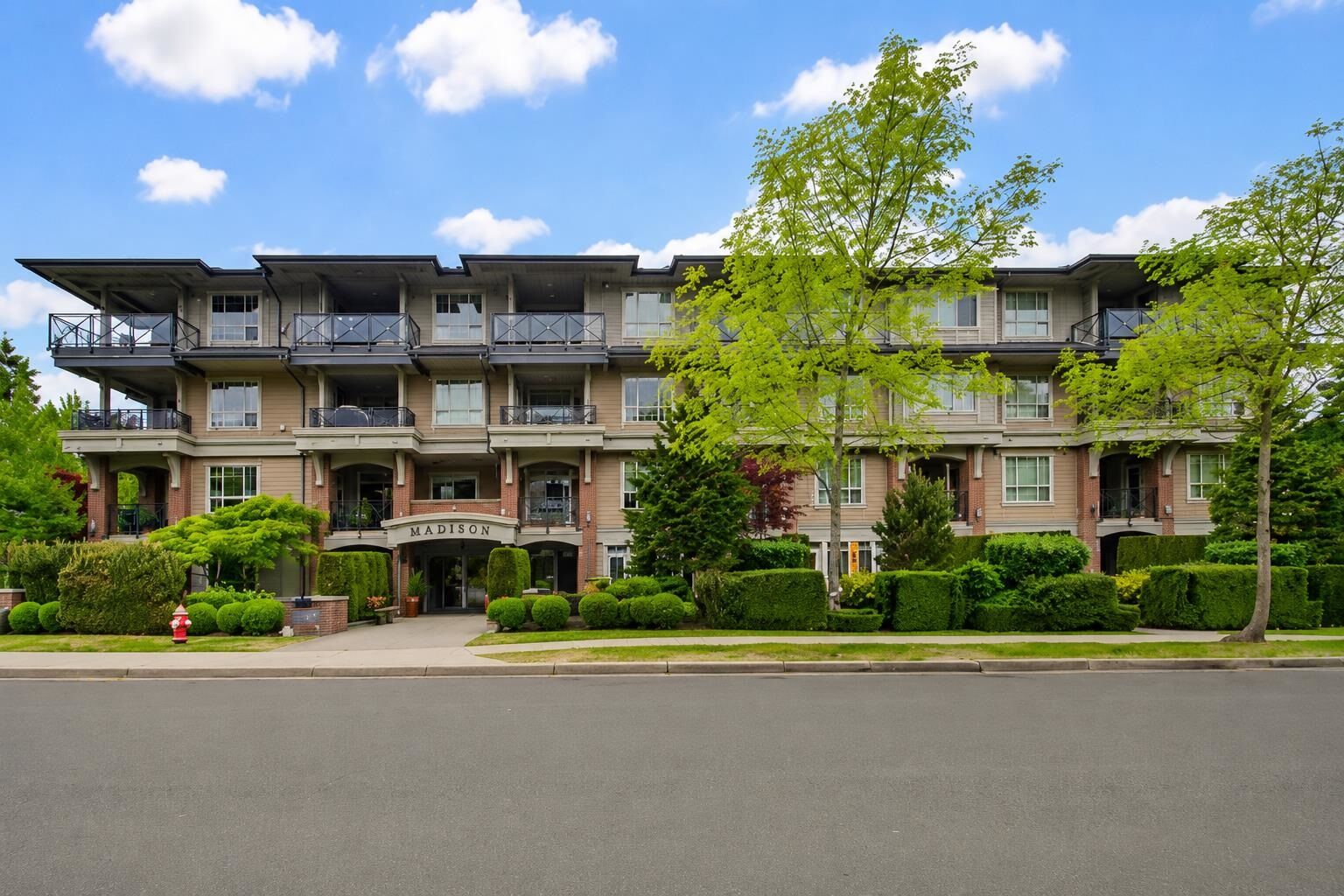 Property Photo: 15357 17A Avenue 204 BC V4A 1V4