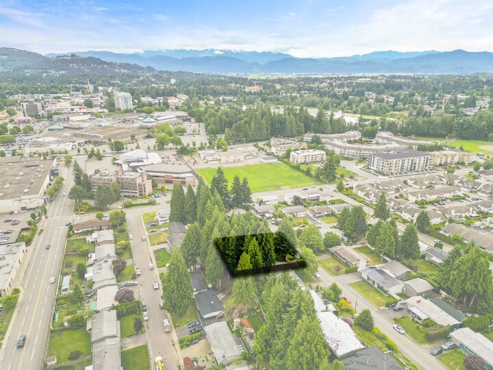 Property Photo: 32637 Willingdon Crescent BC V2T 1S1