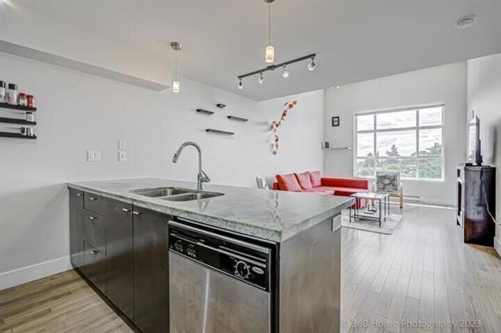 Property Photo: 7445 120 Street 403 BC V4C 0B3