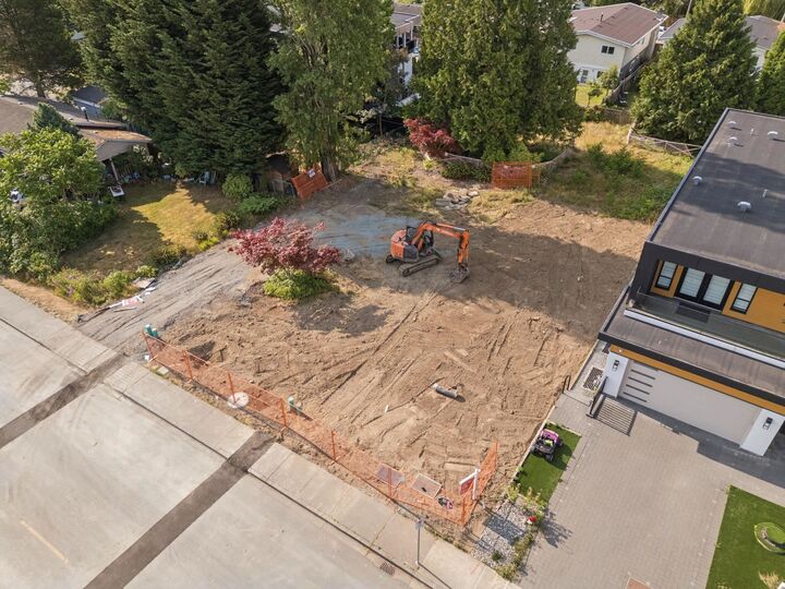 Property Photo: 15916 Russell Avenue BC V4B 2S4