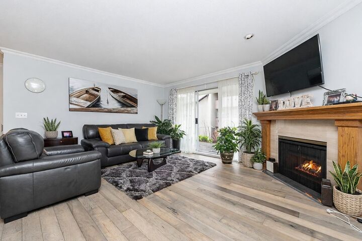 Property Photo: 1441 Blackwood Street 104 BC V4B 3V6