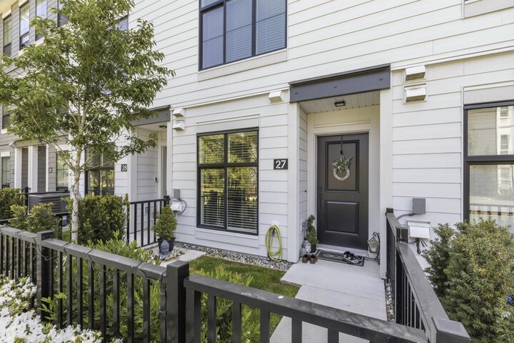 Property Photo: 2774 Montrose Avenue 27 BC V2S 0N4
