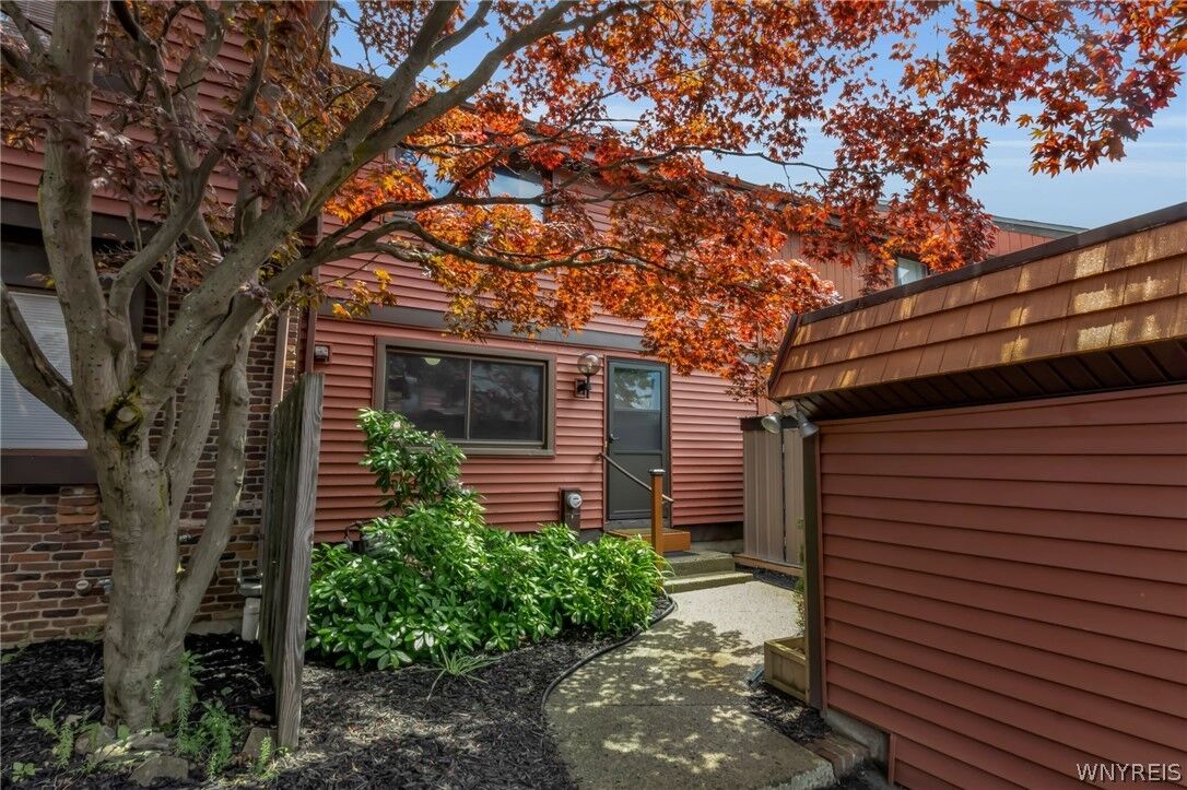 Property Photo:  1281 Peppertree Drive  NY 14047 