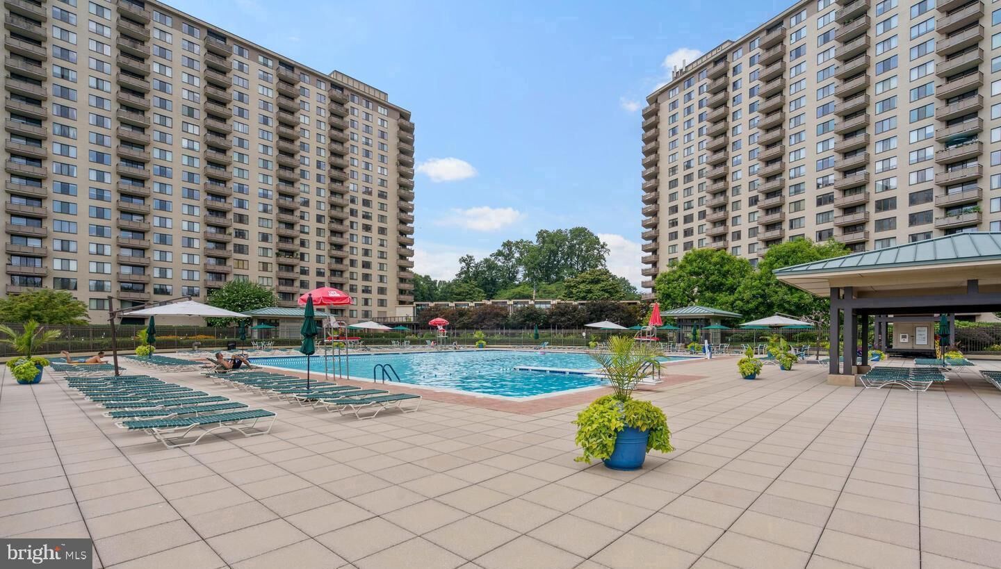 Property Photo:  5225 Pooks Hill Road 303S  MD 20814 