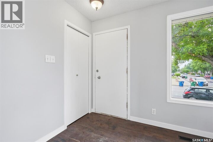 Property Photo: 118 Smallwood Crescent SK S7L 4Z6