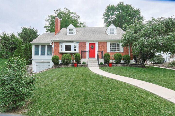 Property Photo: 5042 Collinwood Place OH 45227