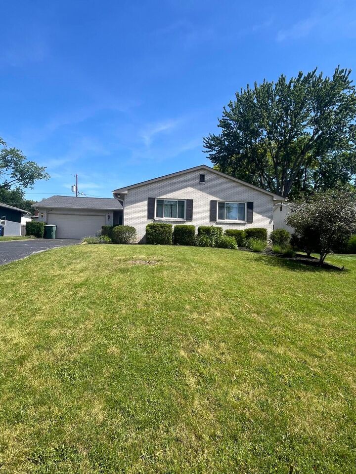 Property Photo: 996 Kenwood Lane OH 43220