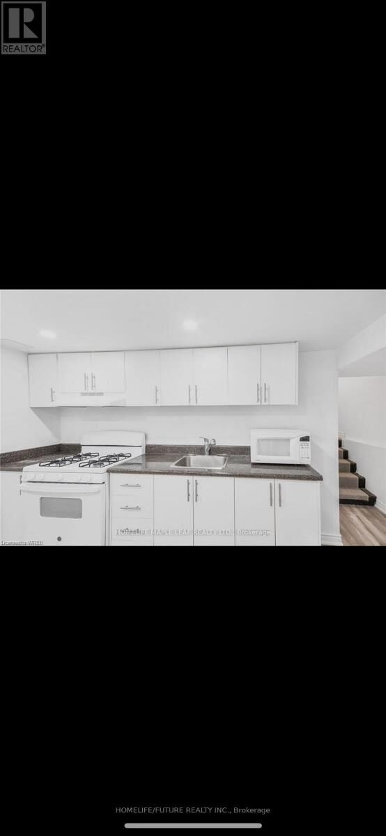 Property Photo:  17 Villeneuve Crescent  ON N5V 1M7 
