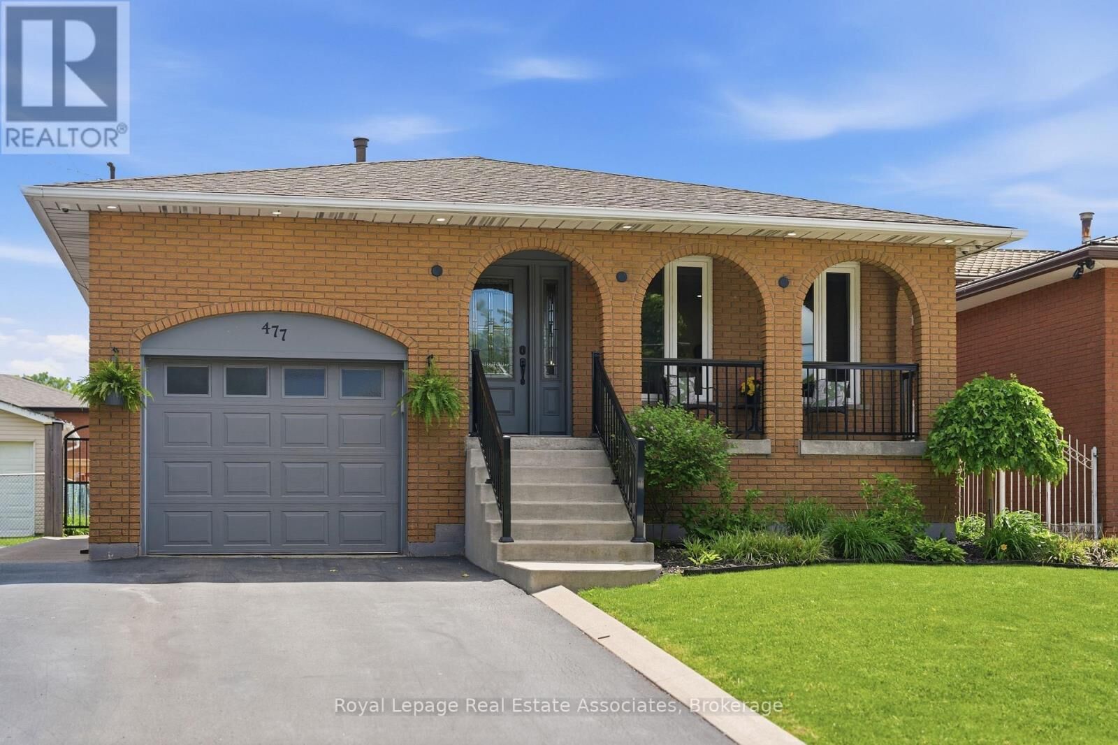 Property Photo:  477 Queen Victoria Drive  ON L8W 1G8 