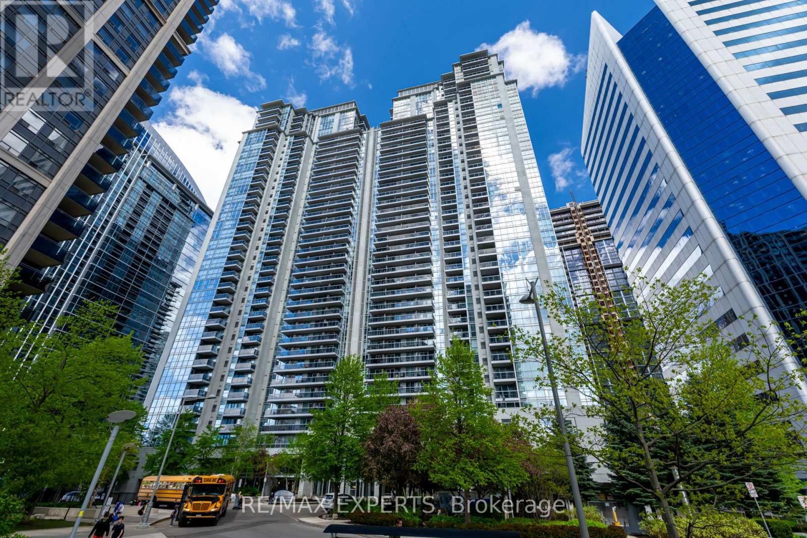 Property Photo:  4968 Yonge Street 1111  ON M2N 7G9 