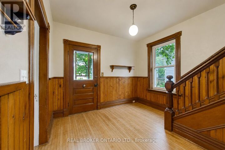 Property Photo:  104 Isla Street  ON N0C 1H0 