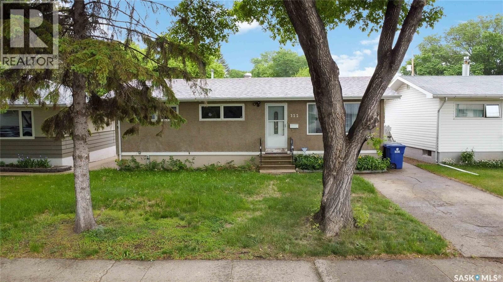 Property Photo:  322 U Avenue N  SK S7L 3C7 
