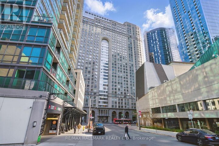 Property Photo:  25 The Esplanade 1320  ON M5E 1W5 