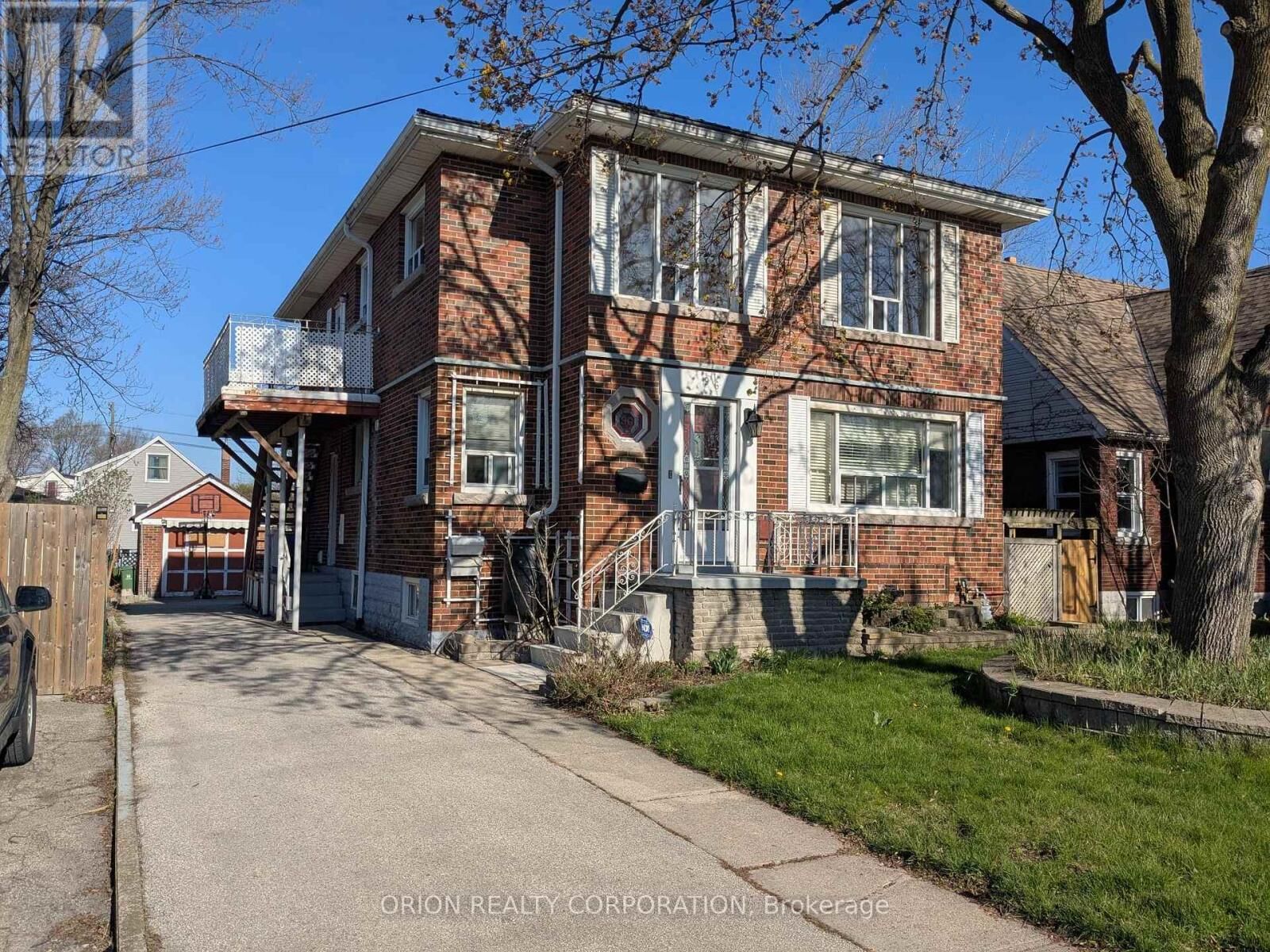 Property Photo:  96 East 21st Street West 2  ON L8V 2T4 