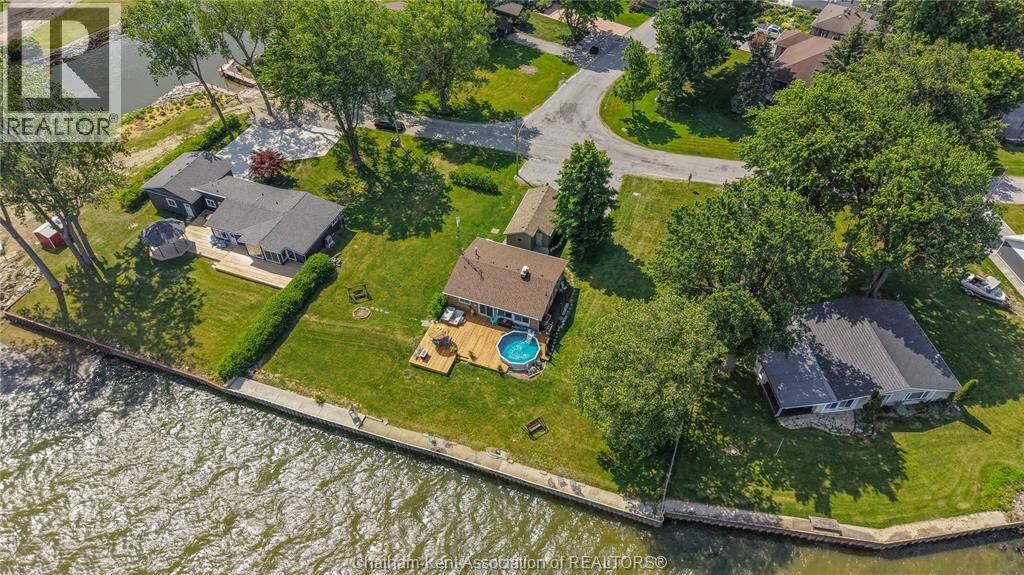 Property Photo: 95 Island Crescent ON N0P 2L0