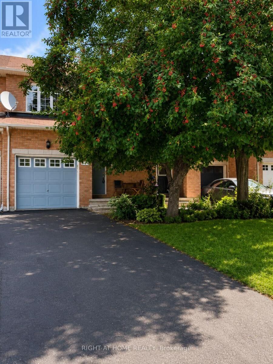 Property Photo:  919 Schooner Crescent  ON K1V 1Y3 