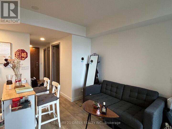 Property Photo:  38 Widmer Street 1809  ON M5V 0P7 
