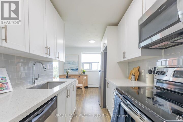 Property Photo: 718 Lawrence Road East 304 ON L8K 1Z6