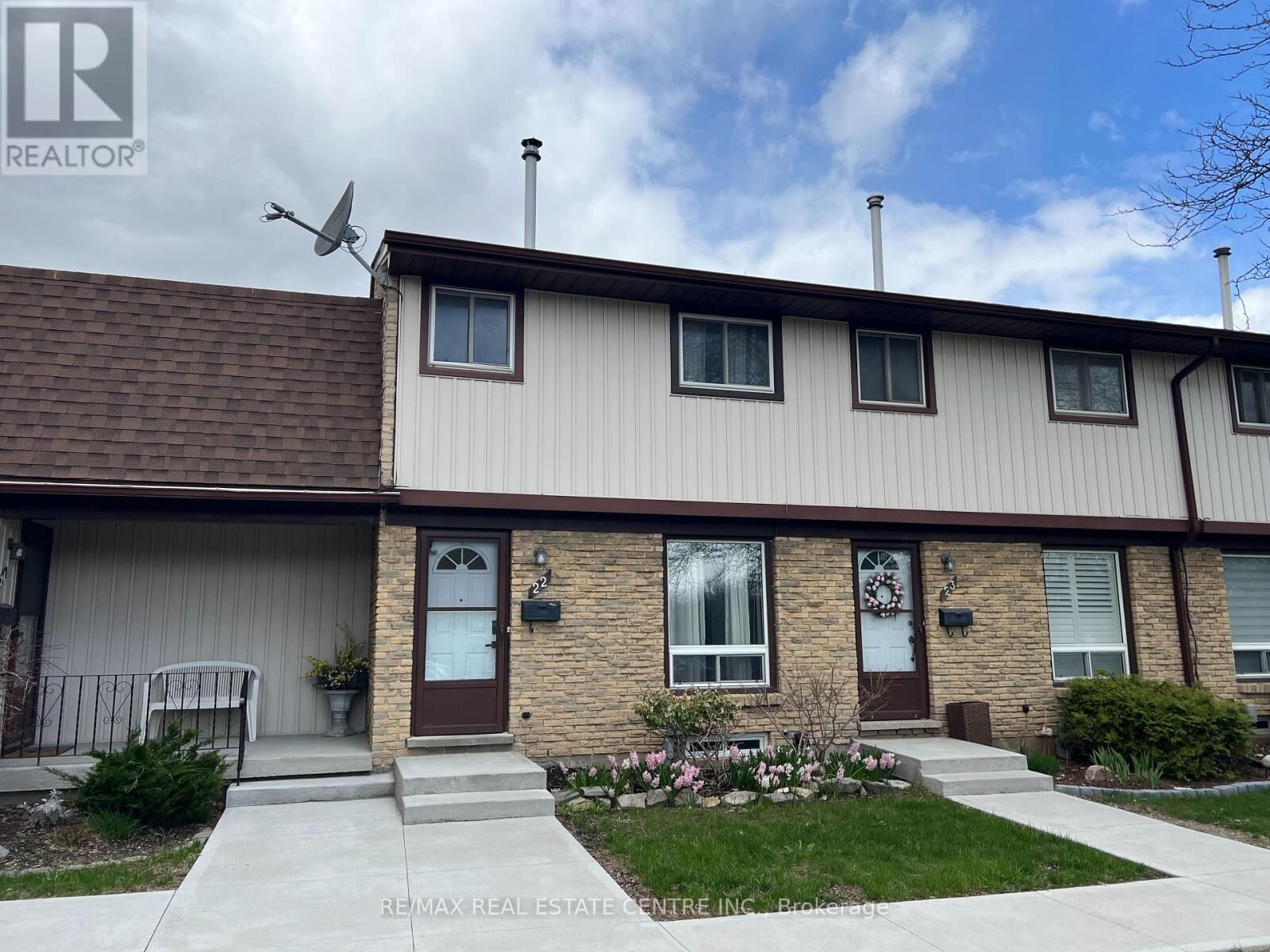 Property Photo:  210 Glamis Road 22  ON N1R 6L3 