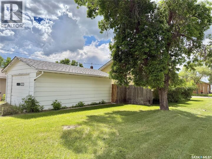 Property Photo:  175 5th Avenue NW  SK S9H 0W3 