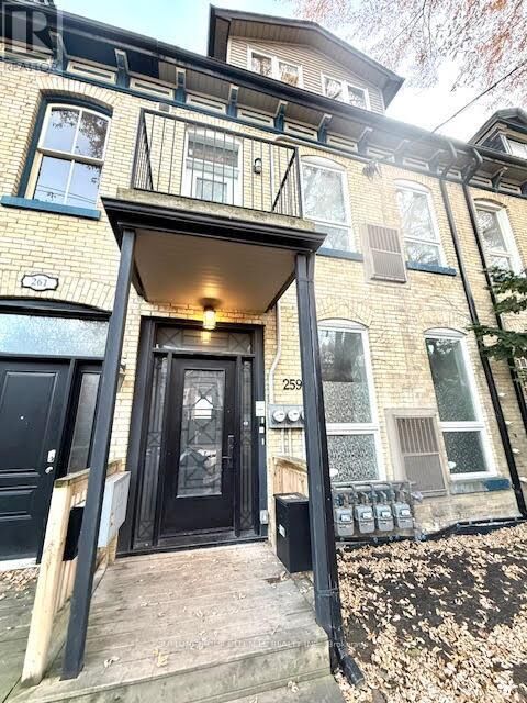 Property Photo: 259 Gerrard Street East 2A ON M5A 2G1