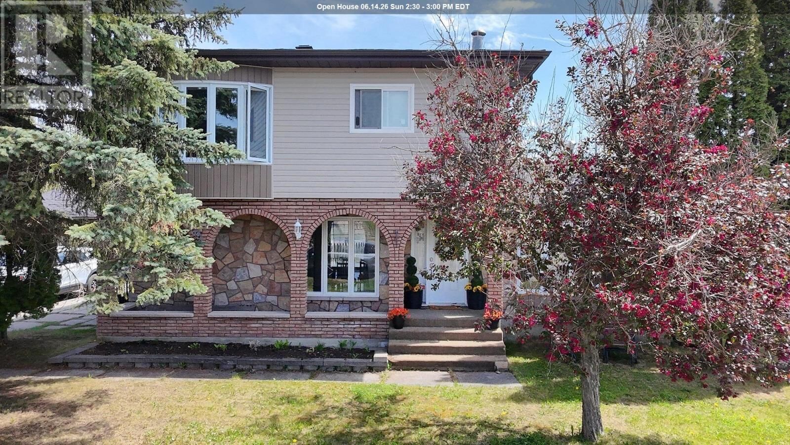 Property Photo:  102 Thom St  ON P0T 1M0 
