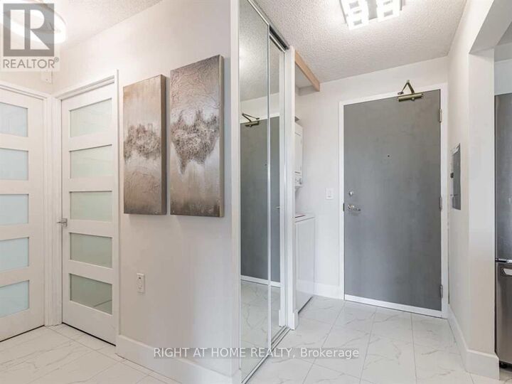 Property Photo:  555 Wilson Hts Boulevard 215  ON M3H 6B5 