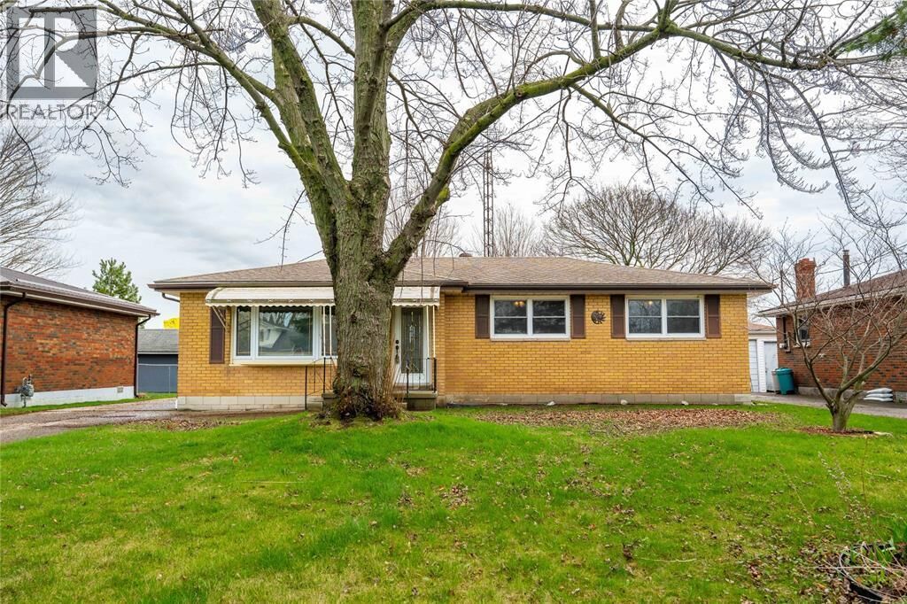 Property Photo:  28 Highland Drive  ON N8A 2K4 