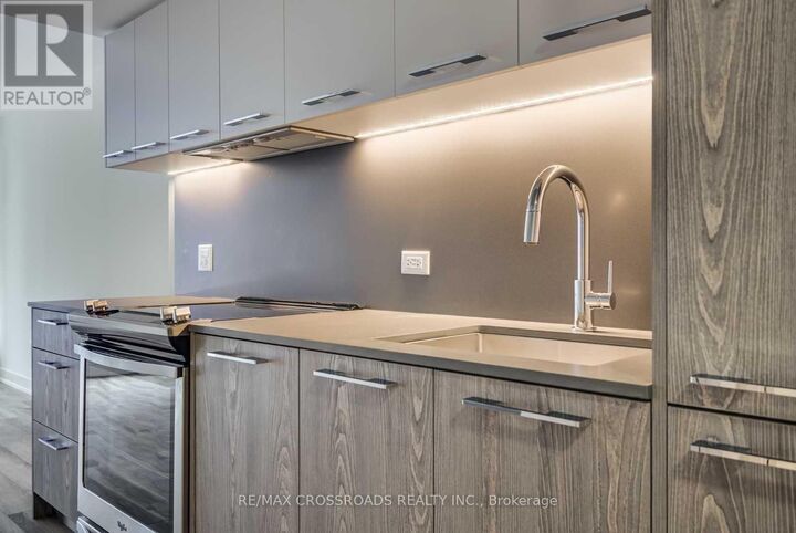 Property Photo:  30 Baseball Place 410  ON M4M 0E8 